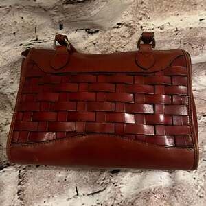 VTG. Basket weave leather purse